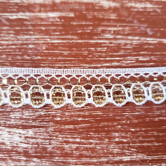 Ivory & Metallic Gold Scalloped Trim - 1/2" inch x 12 yards - Picture 4 of 8